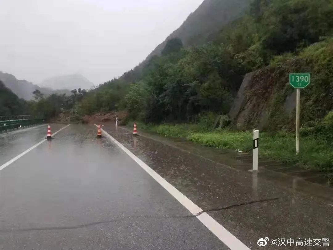 这里山体滑坡正在紧张抢通！陕西多地遭暴雨袭击，气温创今秋新低休闲区蓝鸢梦想 - Www.slyday.coM