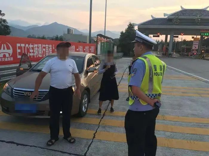 曝光！国庆这些车违法占用应急车道！有你举报的车辆吗？休闲区蓝鸢梦想 - Www.slyday.coM