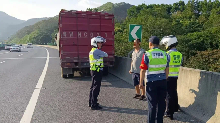 曝光！国庆这些车违法占用应急车道！有你举报的车辆吗？休闲区蓝鸢梦想 - Www.slyday.coM