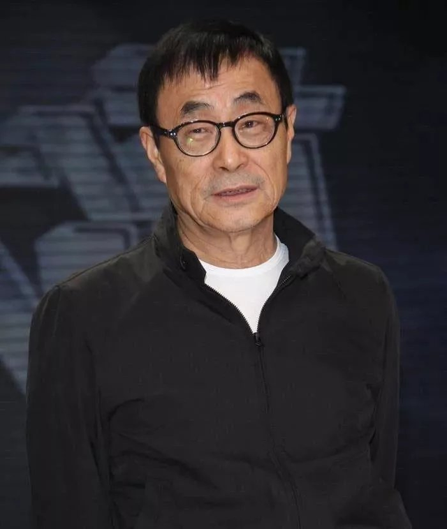 “音乐教父”刘家昌近况曝光,视力模糊患白内障,在医院接受手术