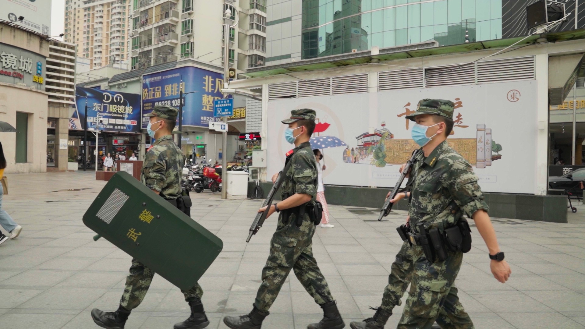 守护平安!武警深圳支队官兵国庆假期坚守执勤岗位|巡逻|深圳市_新浪新闻