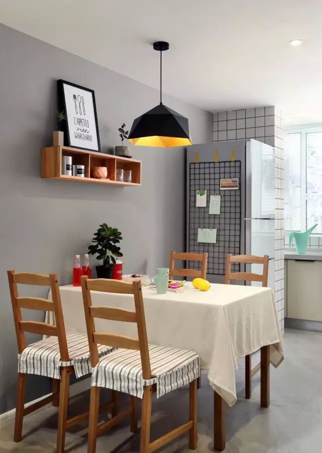 80㎡二居简单装修，电视墙+隐形门二合一的操作，你肯定没见过休闲区蓝鸢梦想 - Www.slyday.coM