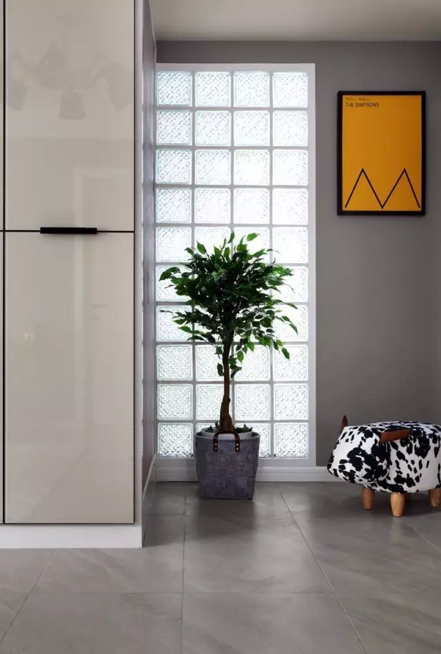 80㎡二居简单装修，电视墙+隐形门二合一的操作，你肯定没见过休闲区蓝鸢梦想 - Www.slyday.coM