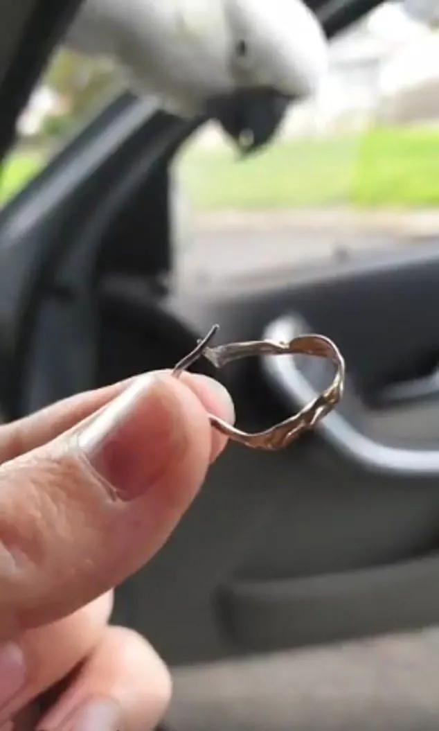 澳洲女子被这个强盗困在车里大气不敢出！路人看了都不敢救，太可怕了休闲区蓝鸢梦想 - Www.slyday.coM