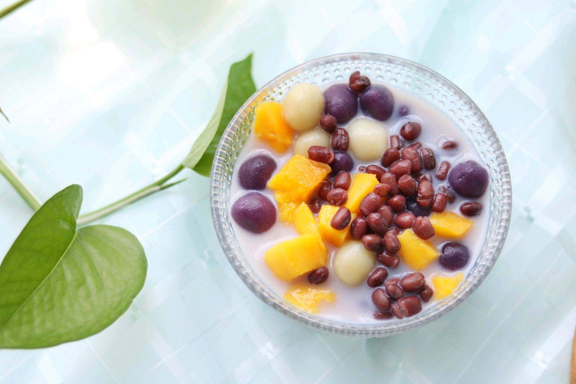 下面就来教大家做这道椰浆芋圆,香甜软糯的芋圆,还带着淡淡的椰奶香味