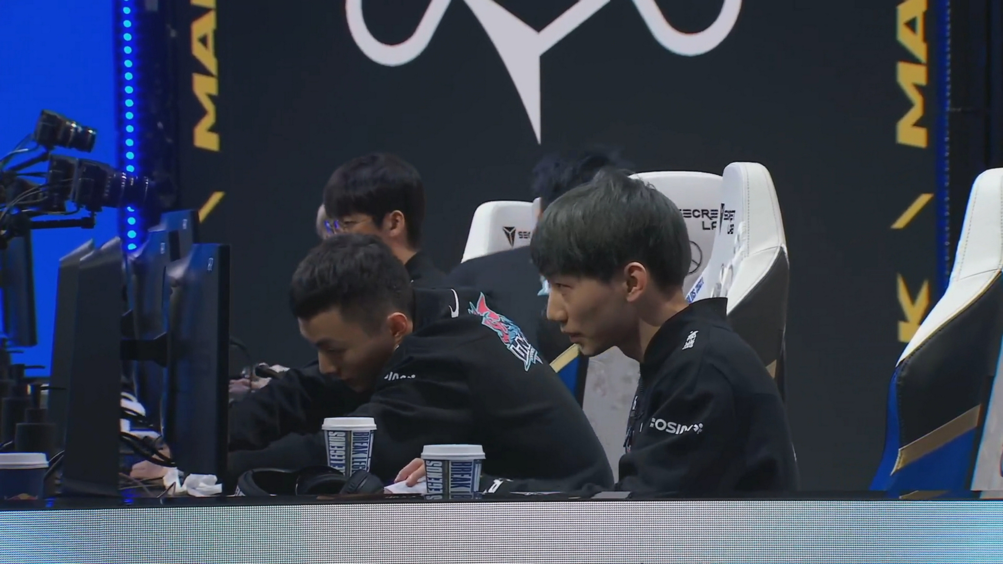 一炮一个MF，LNG轻松击溃RED，入围赛豪取三胜，基本锁定出线休闲区蓝鸢梦想 - Www.slyday.coM