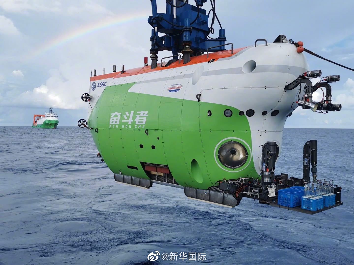 全海深载人潜水器"奋斗者"号正式投入常规科考应用|马里亚纳海沟_新浪