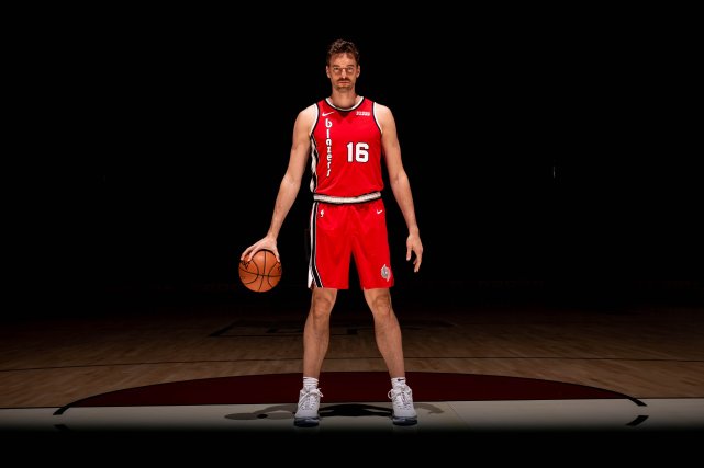 加索尔正式退役！瓦妮莎晒科比昔日言论：他的球衣会挂在我的旁边休闲区蓝鸢梦想 - Www.slyday.coM