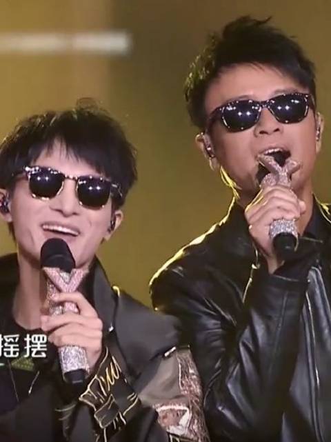 听一首减压神曲:李克勤和周深的《野狼disco》