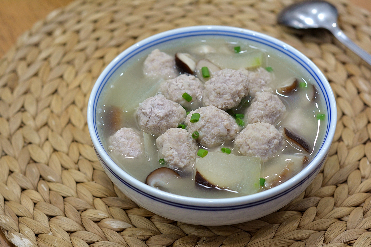 冬瓜丸子汤中加这菜浓香滑嫩,想要肉丸软嫩不能转圈搅,一招制胜|冬瓜