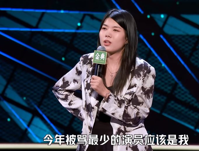 脱口秀大会4评委很谨慎敏感话题不拍灯演员说完还得解释