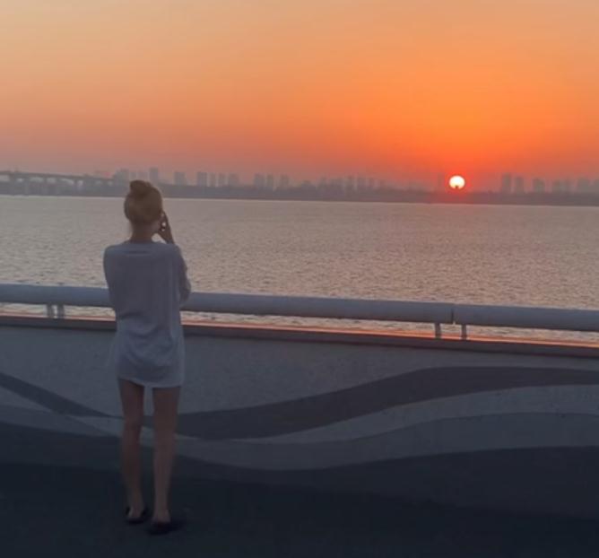 之前郝一点,万小七,林晚晚等平台知名网红都曾为自己的"亲朋好友"引流