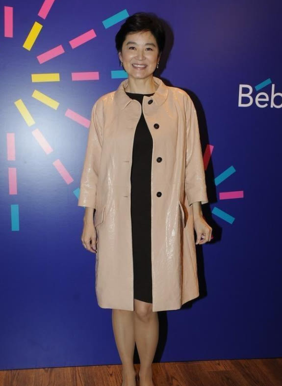 67岁林青霞气质真高级,穿搭低调素颜也耐看,优雅老去