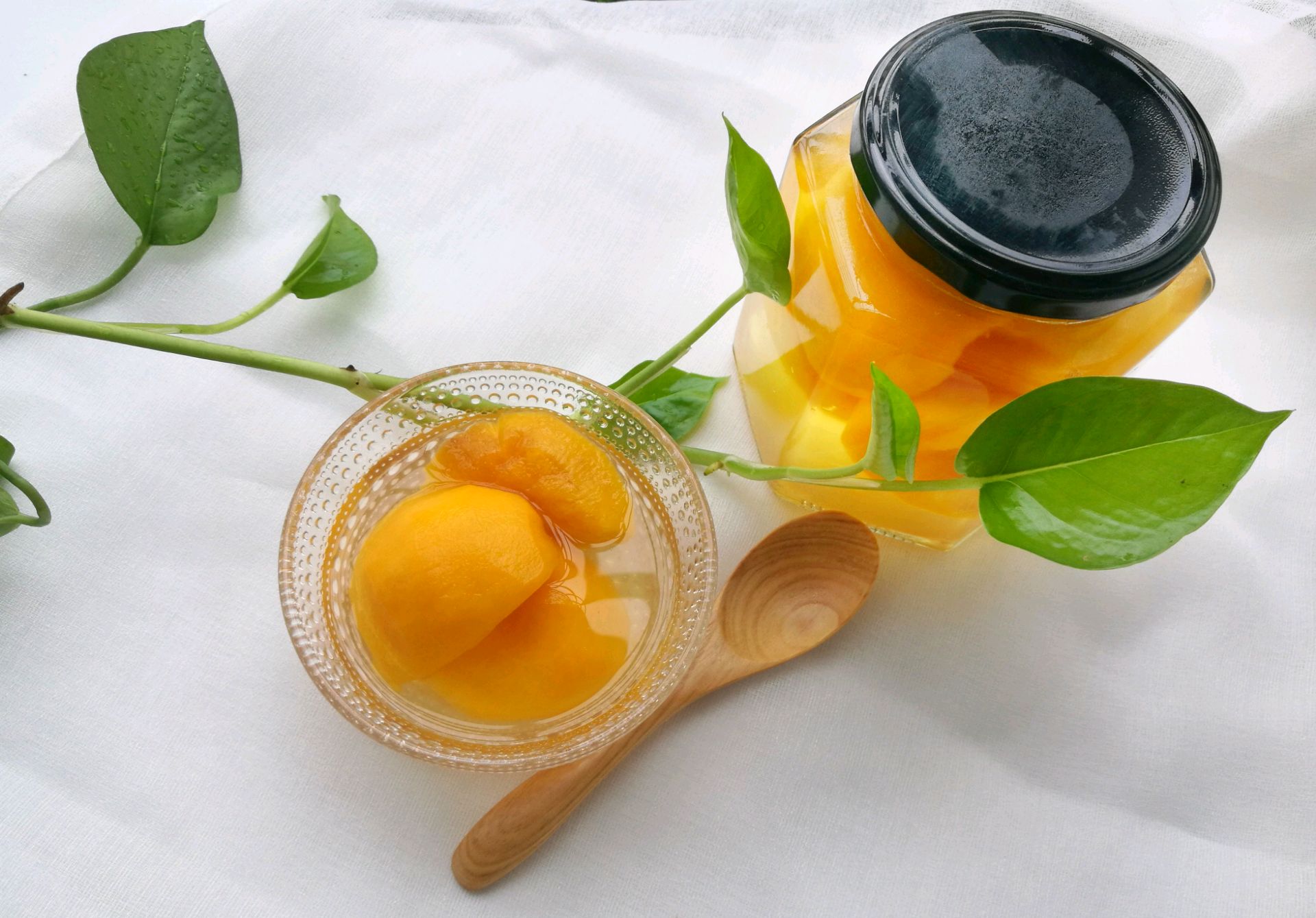 自制糖水黄桃没有添加更健康比外面的桃罐头强多了