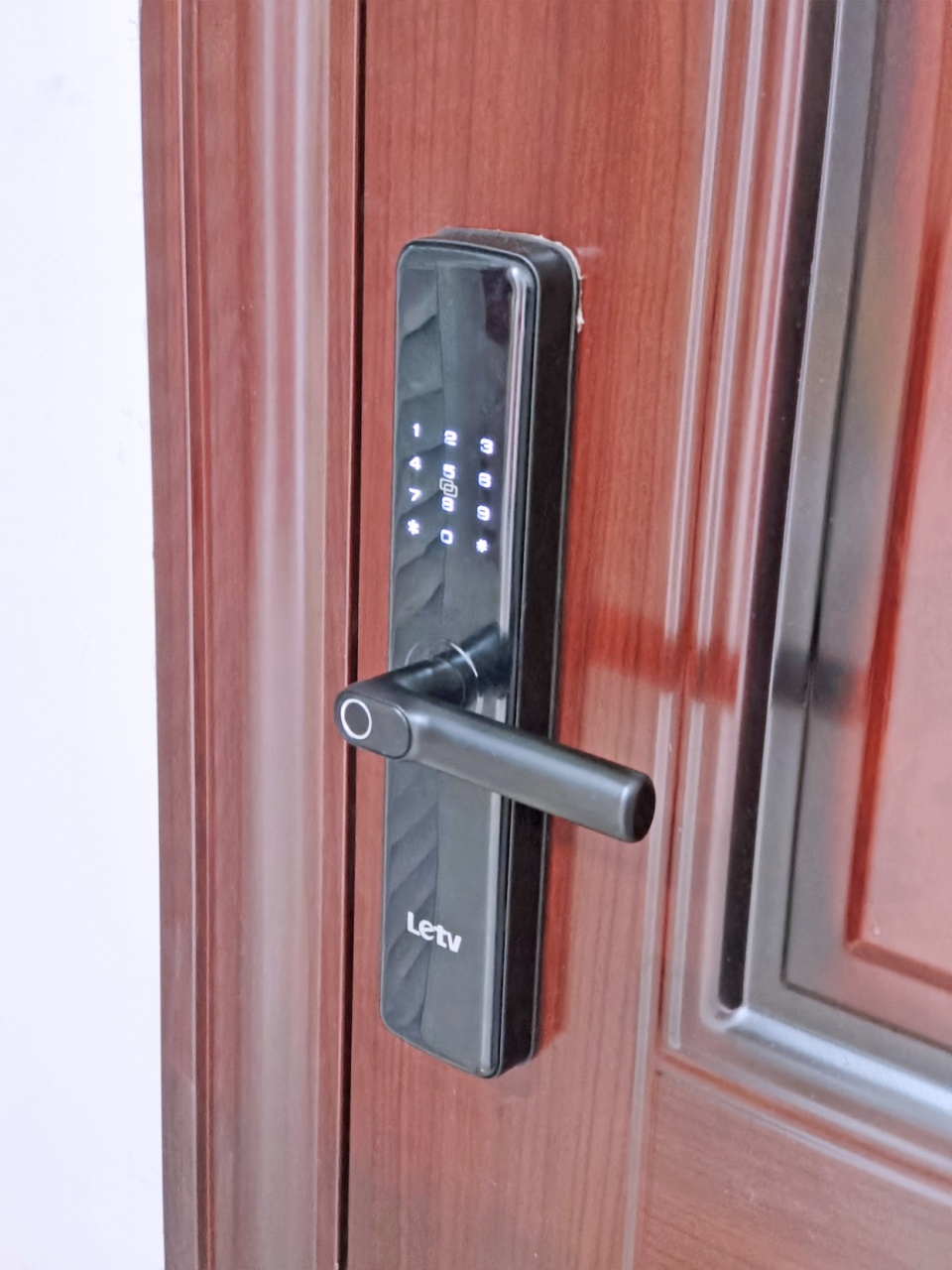 半导体指纹一秒解锁体验乐视智能门锁l1