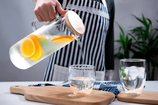 你知道早晨喝水的重要性吗？身体缺水会出现各种疾病休闲区蓝鸢梦想 - Www.slyday.coM