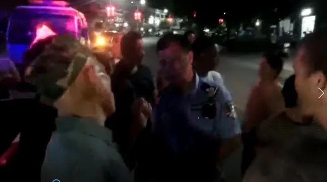 派出所所长酒驾撞人后无事离开？警方回应休闲区蓝鸢梦想 - Www.slyday.coM