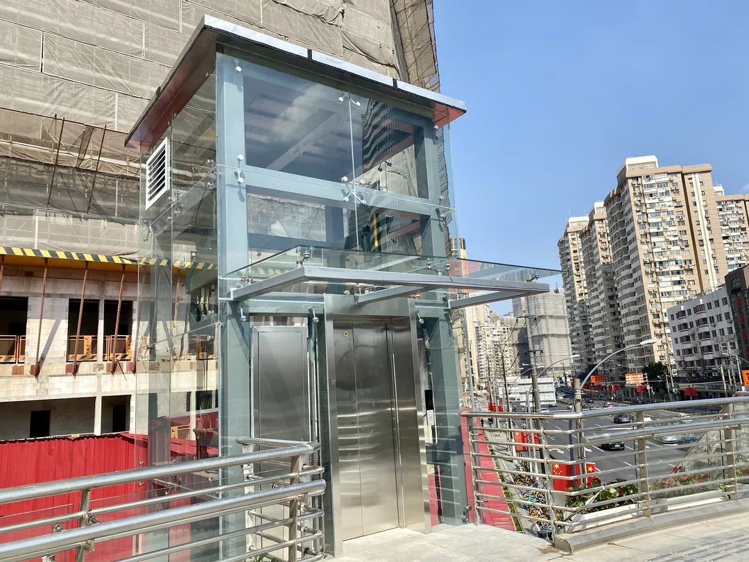 吴淞路天桥4部无障碍电梯全部启用