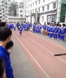 搞笑GIF趣图:不要以为我是个菜鸟，其实天下武功唯快不破！休闲区蓝鸢梦想 - Www.slyday.coM