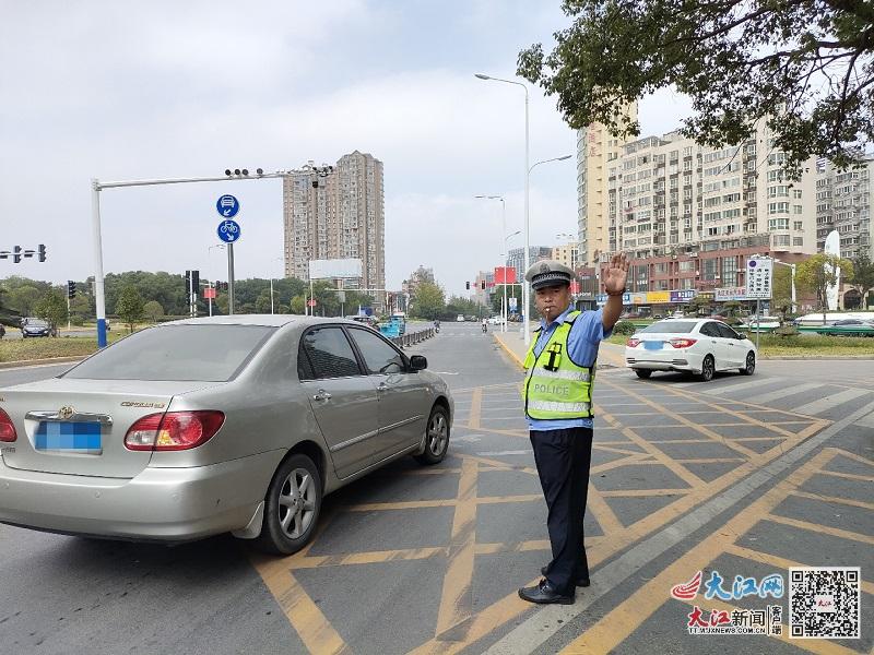 越是假期越忙碌！九江交警国庆期间上路执勤保畅通（组图休闲区蓝鸢梦想 - Www.slyday.coM
