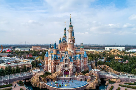 上海迪士尼一游客排队时突然昏倒，抢救无效身亡，官方公告来了休闲区蓝鸢梦想 - Www.slyday.coM