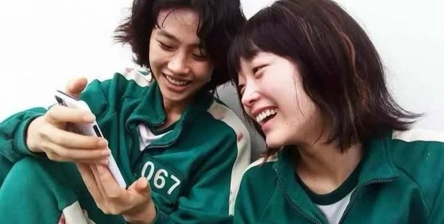 《鱿鱼游戏》静香人偶上热搜,网友热评：以后不敢看哆啦A梦了!休闲区蓝鸢梦想 - Www.slyday.coM