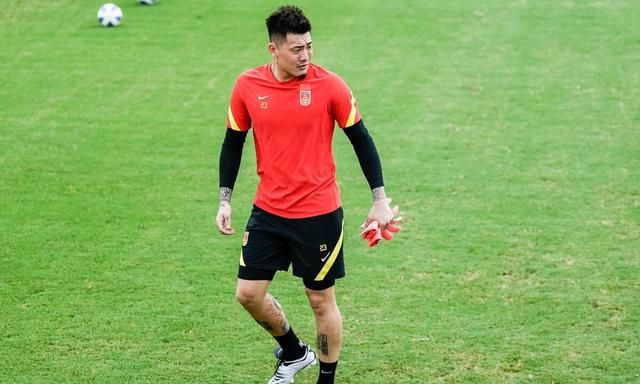 国足VS越南：李铁迎合球迷,将2主力拿下,1人落选成致命失误休闲区蓝鸢梦想 - Www.slyday.coM