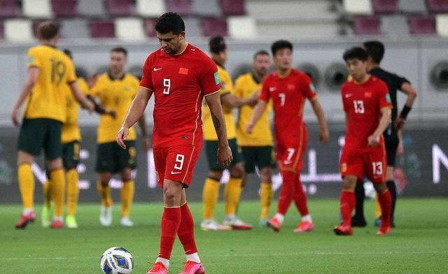 李铁称国足很不容易！网友吐槽：长津湖的前辈才不容易休闲区蓝鸢梦想 - Www.slyday.coM