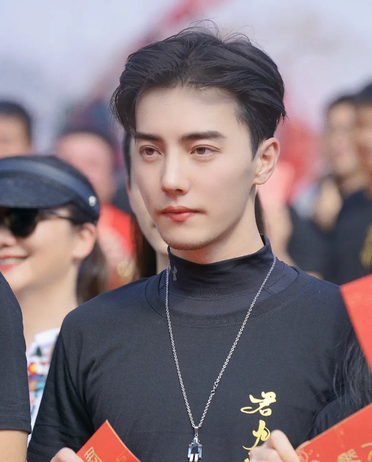 都把女主捆床上了却啥也没干，第一次见这么君子的反派男二休闲区蓝鸢梦想 - Www.slyday.coM