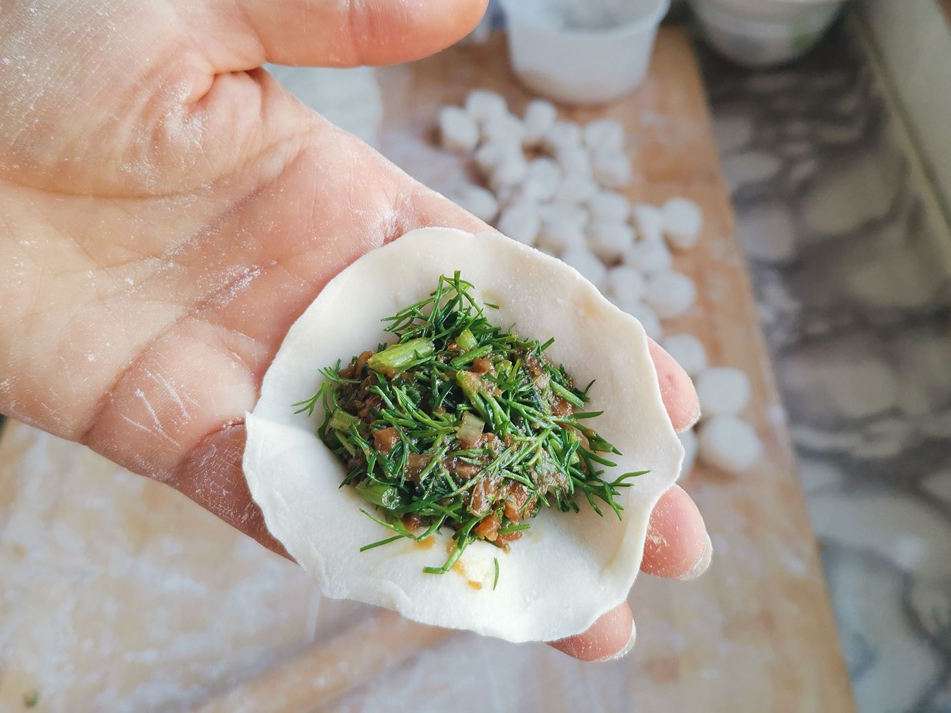 此菜包饺子真好吃,湿气最怕它,清香鲜美又多汁,常吃湿气跑光光休闲区蓝鸢梦想 - Www.slyday.coM 此菜包饺子真好吃,湿气最怕它,清香鲜美又多汁,常吃湿气跑光光休闲区蓝鸢梦想 - Www.slyday.coM