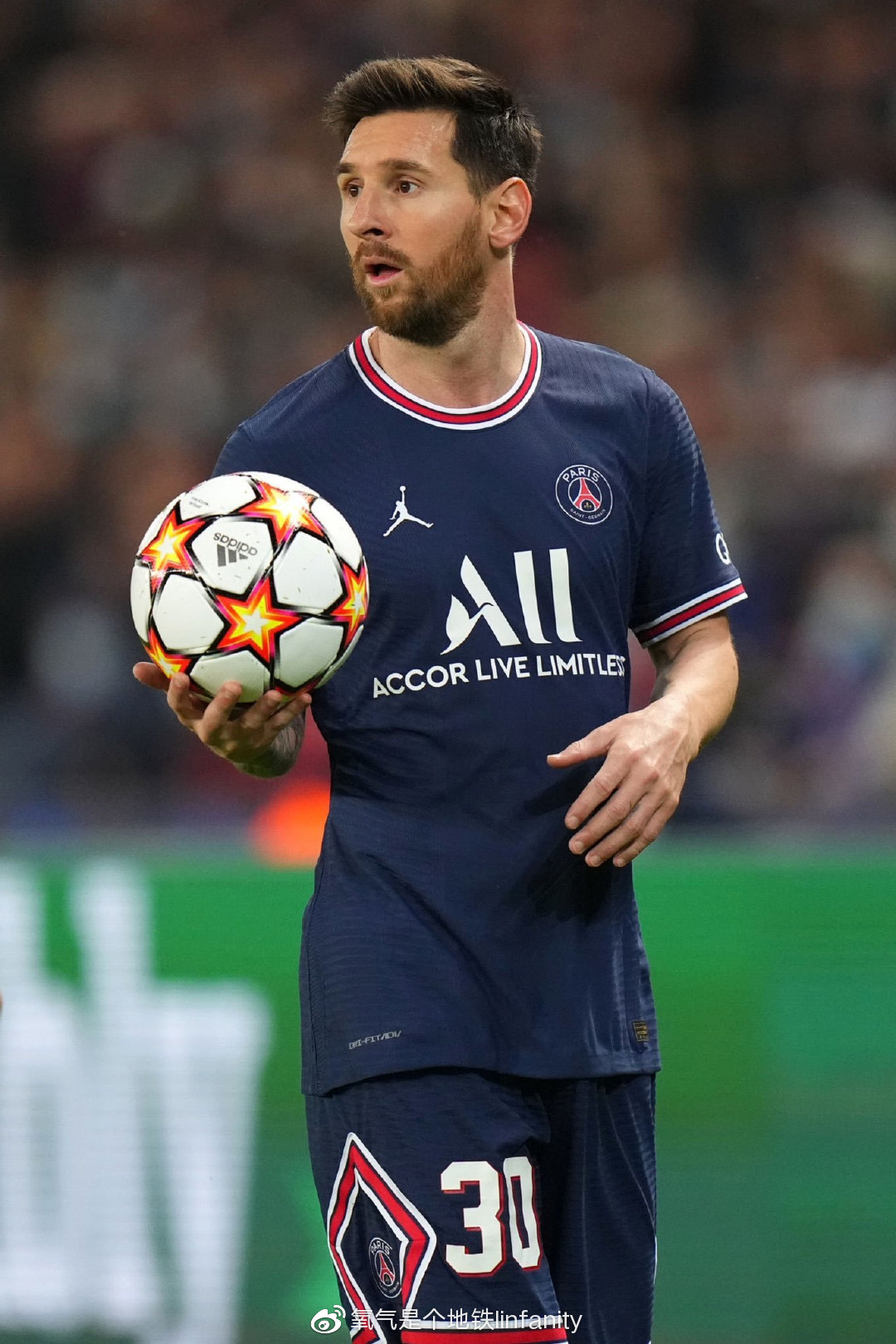 梅西散步是特权!因为他是第一人!只要控球就能决定任何比赛!