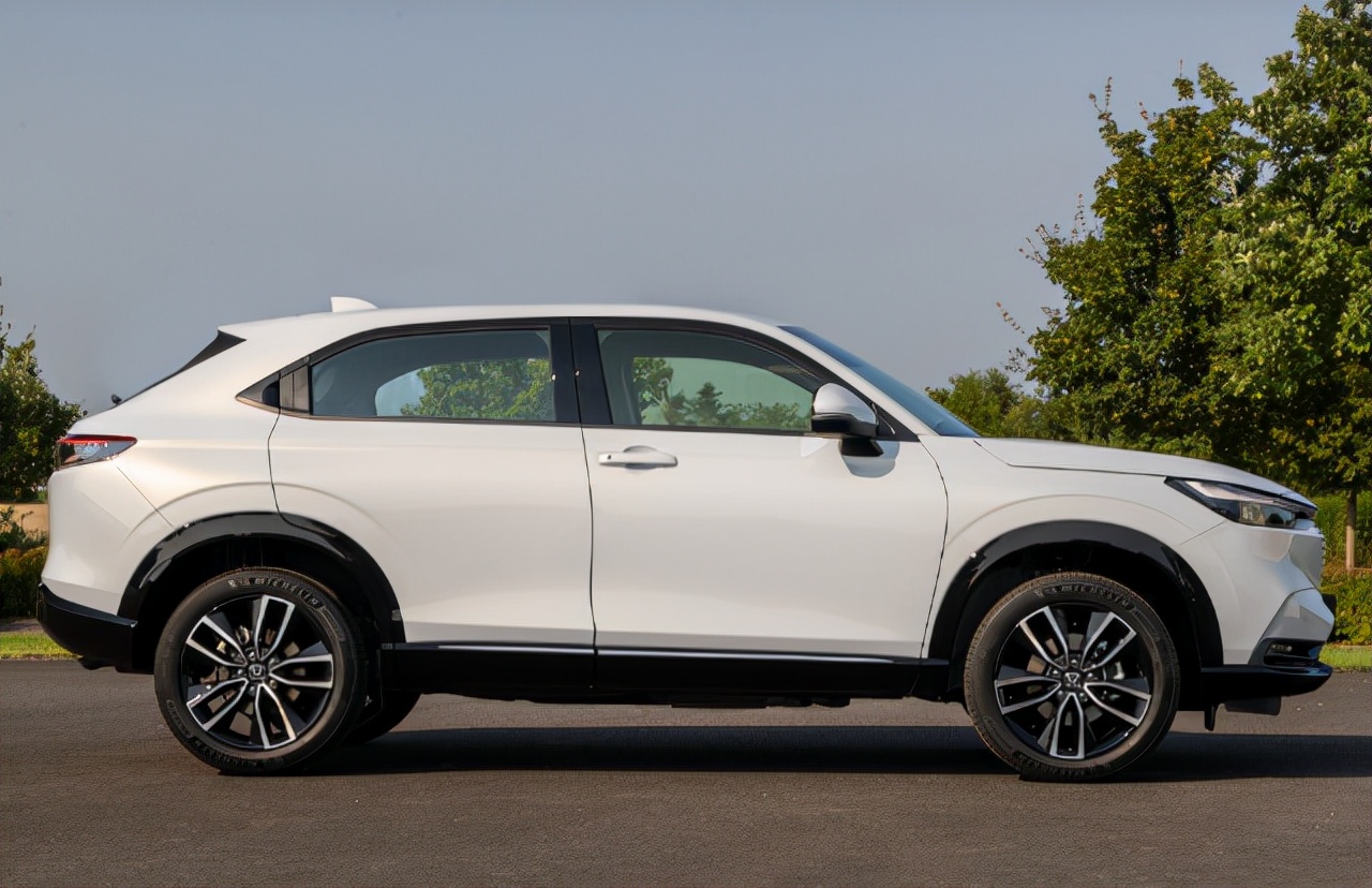 确定不是冠道?新一代本田缤智实拍,外观前卫,无边框前脸是亮点