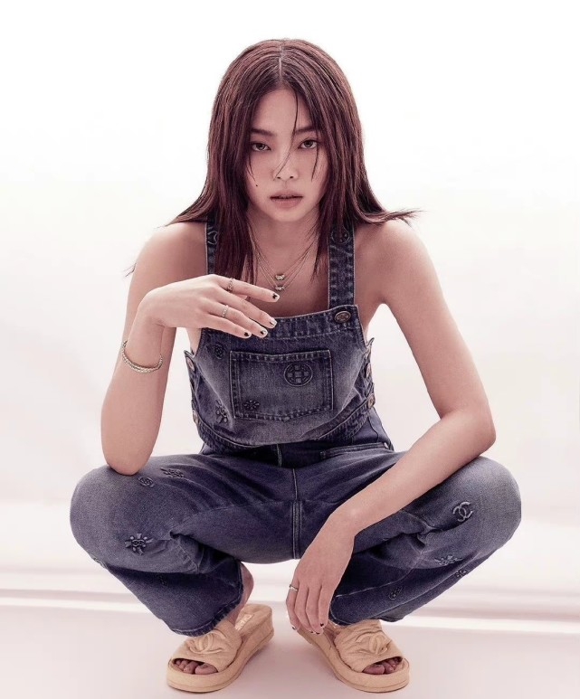 jennie时尚六连拍曝光，被吐槽土味满满，这个颜值真的可以吗__财经头条