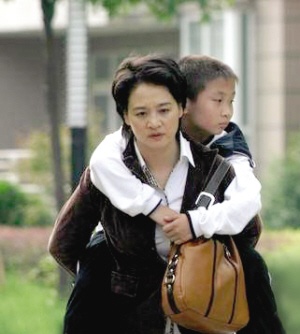 23岁走红,后嫁美籍华人,今54岁和儿子相依为命|贾宏声|伍宇娟|李慕华