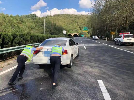 假期倒计时！贵阳高速交警国庆长假这样度过休闲区蓝鸢梦想 - Www.slyday.coM