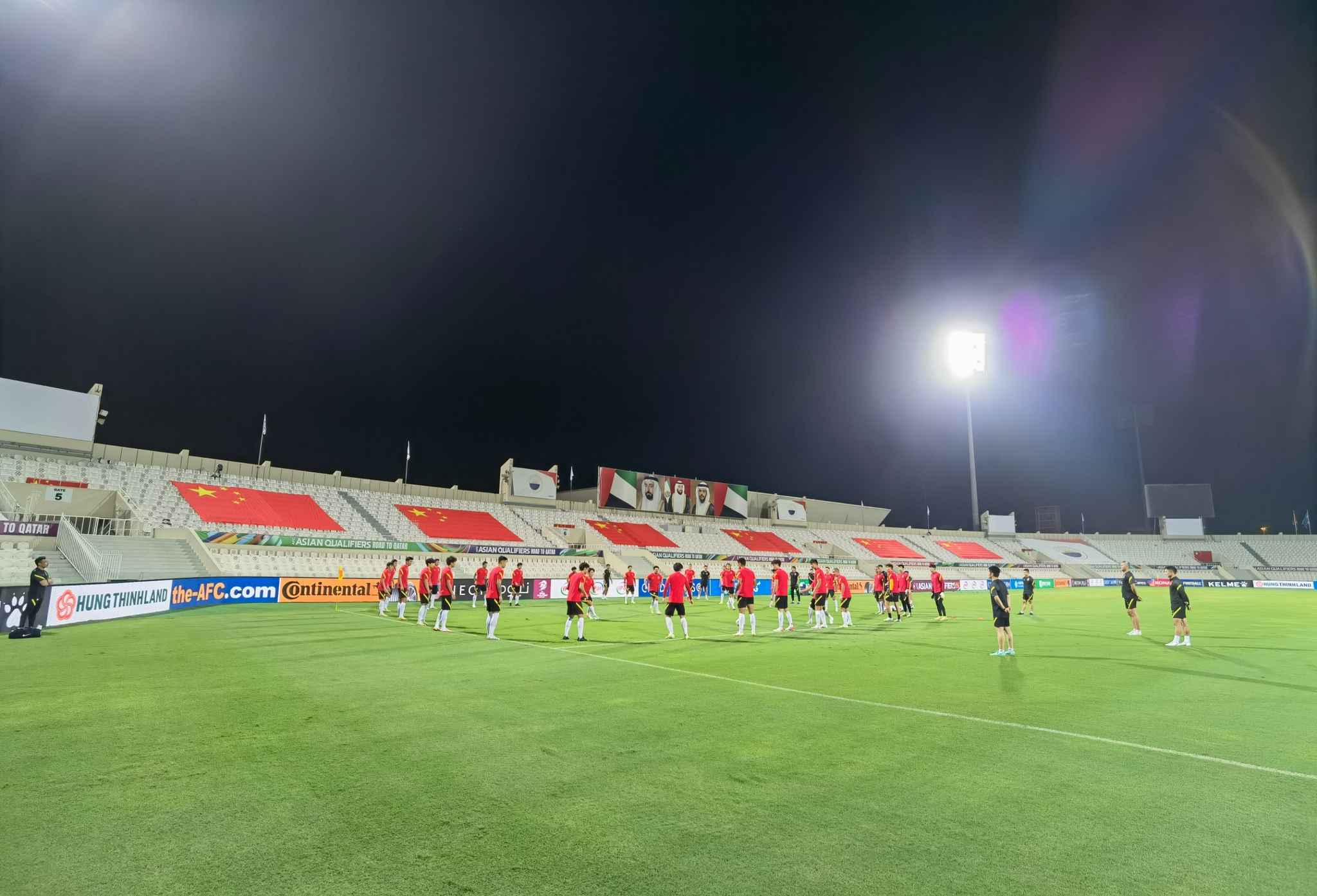 追光｜国庆假期最后一件事，看国足12强赛战越南休闲区蓝鸢梦想 - Www.slyday.coM