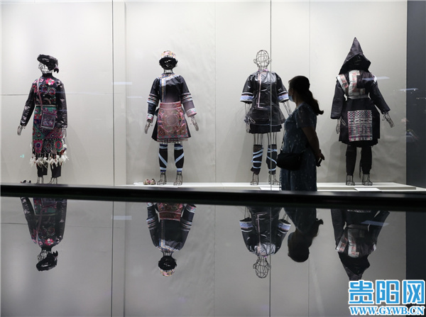 【图集】国庆最后一天 贵阳市民博物馆内“收心”度假期休闲区蓝鸢梦想 - Www.slyday.coM