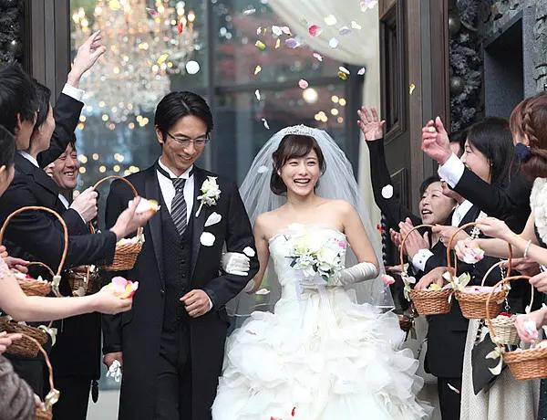十一黄金周成 婚礼周 当年轻人不再相信 嫁给爱情 相亲 新浪财经 新浪网 十一黄金周成 婚礼周 当年轻人不再相信 嫁给爱情 相亲 新浪财经 新浪网