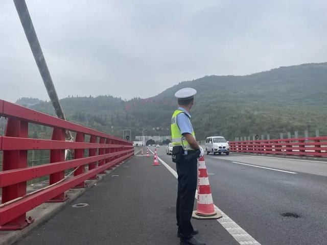 降温雨雾天气，国庆假期最后一天出行要点来咯！休闲区蓝鸢梦想 - Www.slyday.coM