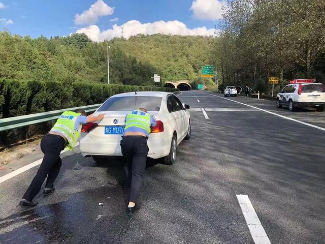 假期倒计时！贵阳高速交警国庆长假是这样度过休闲区蓝鸢梦想 - Www.slyday.coM