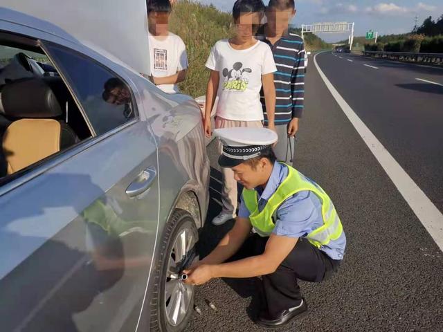 假期倒计时！贵阳高速交警国庆长假是这样度过休闲区蓝鸢梦想 - Www.slyday.coM