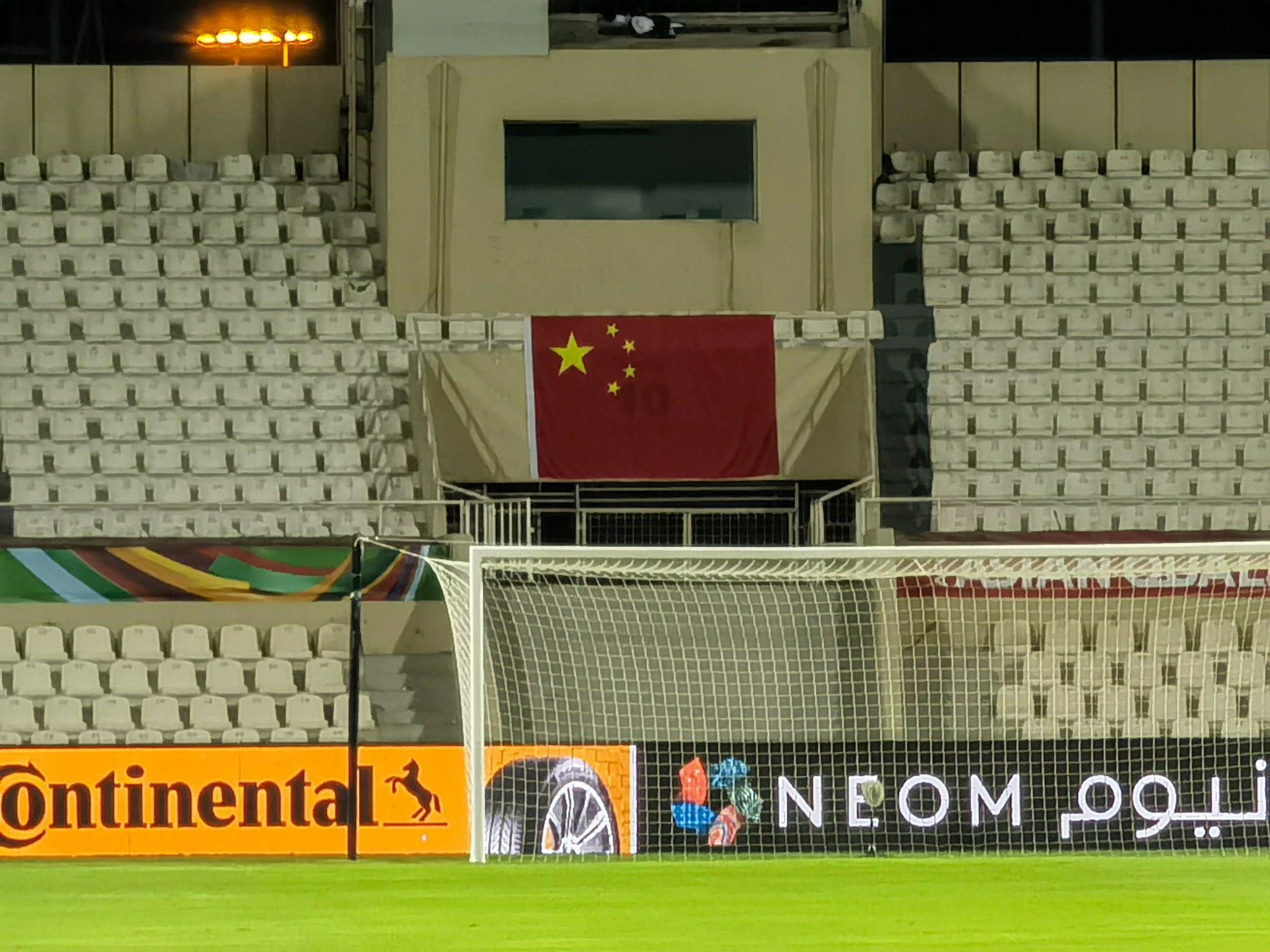 追光｜国庆假期最后一件事，看国足12强赛战越南休闲区蓝鸢梦想 - Www.slyday.coM