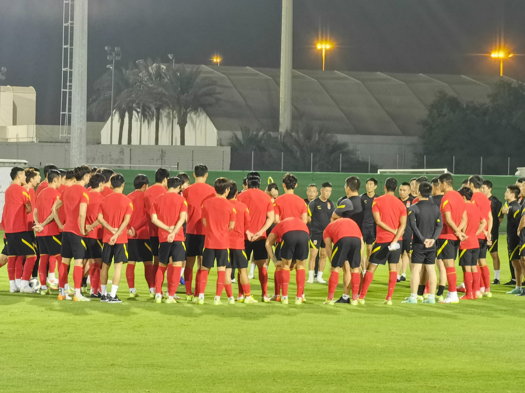 追光｜国庆假期最后一件事，看国足12强赛战越南休闲区蓝鸢梦想 - Www.slyday.coM