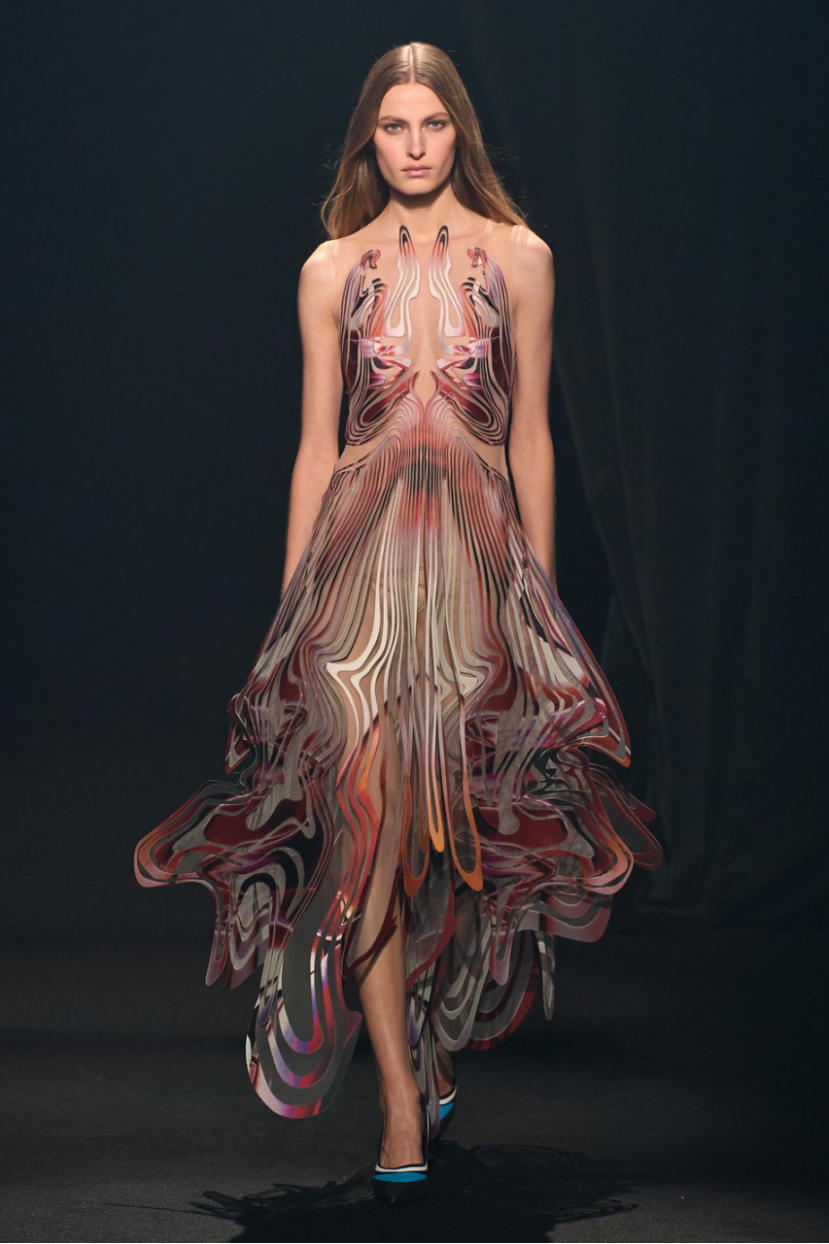 IRIS VAN HERPEN-Iris Van Herpen