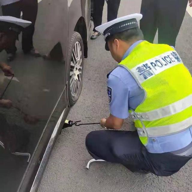 假期倒计时！贵阳高速交警国庆长假是这样度过休闲区蓝鸢梦想 - Www.slyday.coM