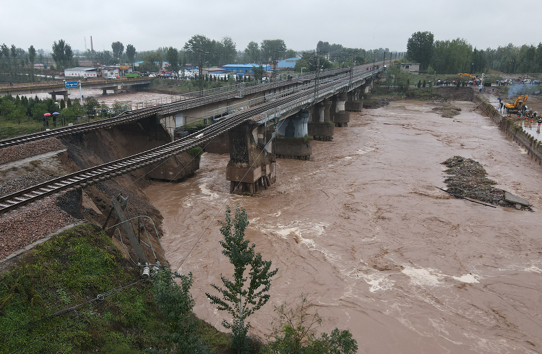 山西：洪水决堤，1.5万人转移！山体滑坡4人遇难！8至9日，雨雪天气还要来休闲区蓝鸢梦想 - Www.slyday.coM