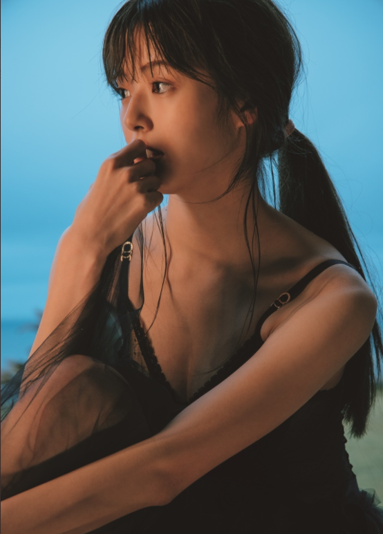 日本少女18岁签约，却被公司雪藏5年！出道便美如惊鸿！休闲区蓝鸢梦想 - Www.slyday.coM