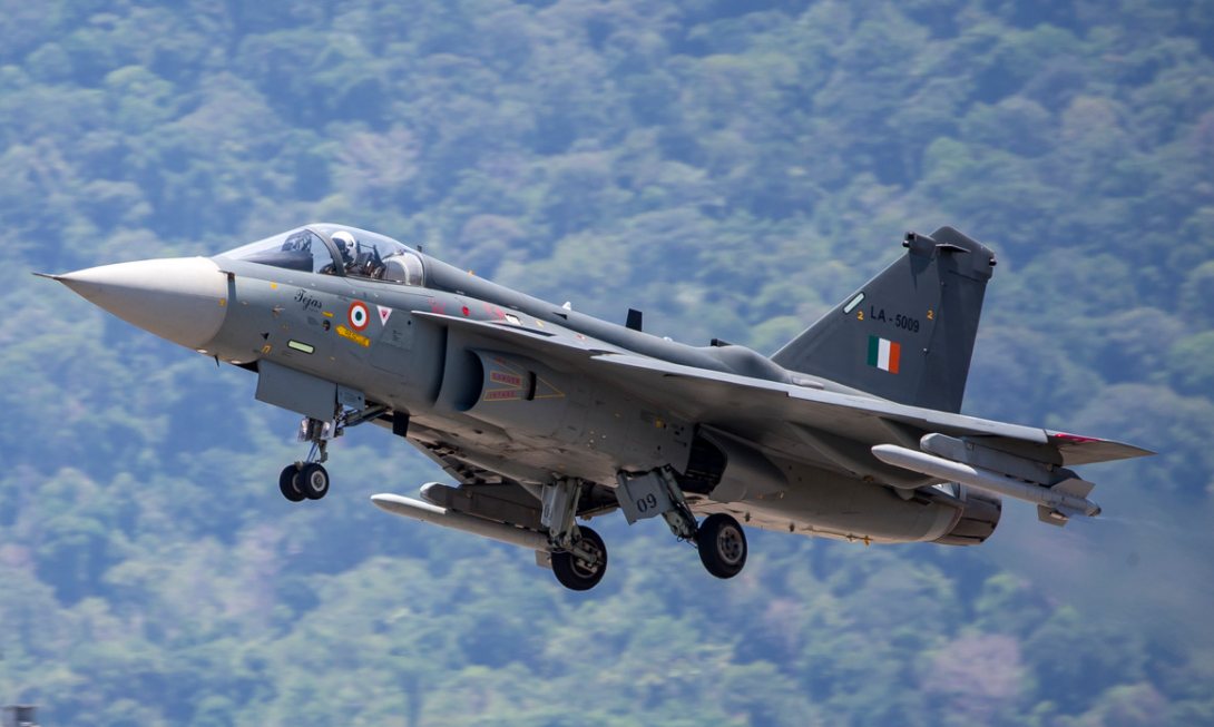 印度lca光辉战机售价8500万美元,比美f35还贵,有国家会买吗?