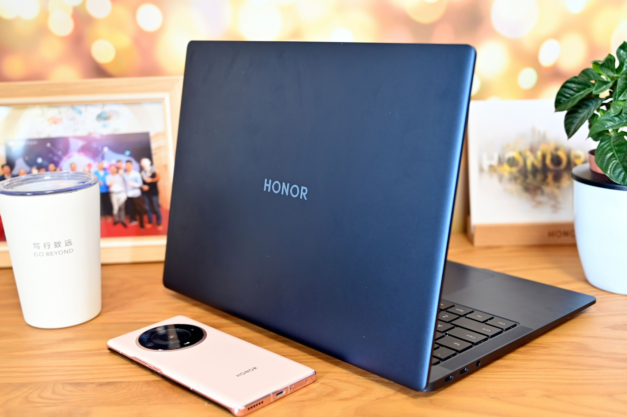 荣耀magicbookv14107亿色触控全面屏智慧办公不止于此