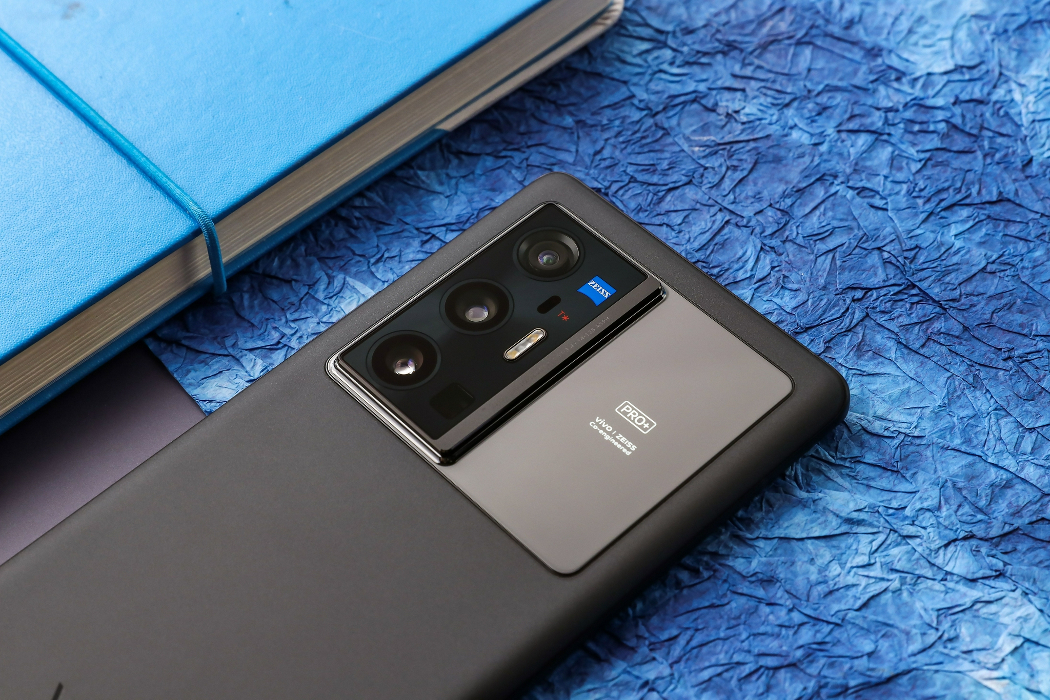 全新"云窗"设计,辨识度拉满!vivo x70 pro 外观解析